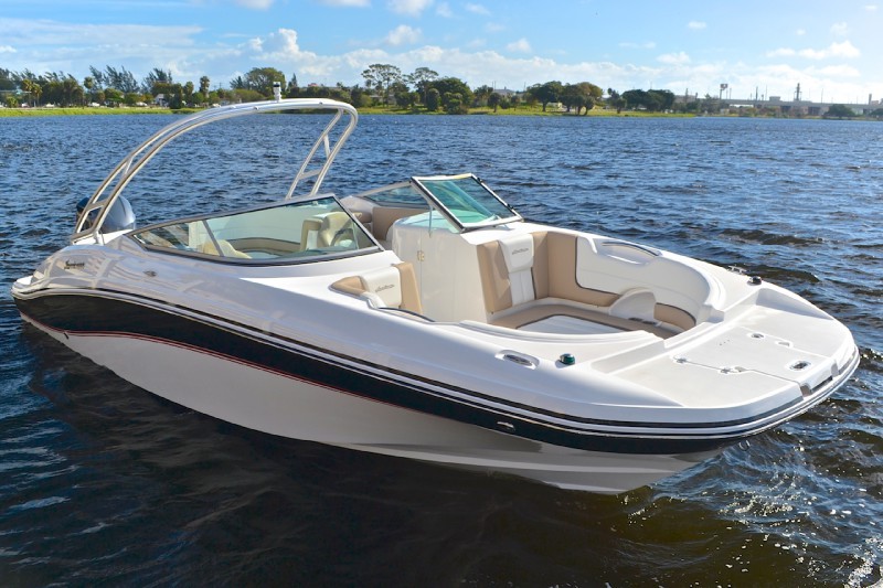 BRAND NEW Hurricane SunDeck 2690: Style, Comfort, Luxury. – Marine